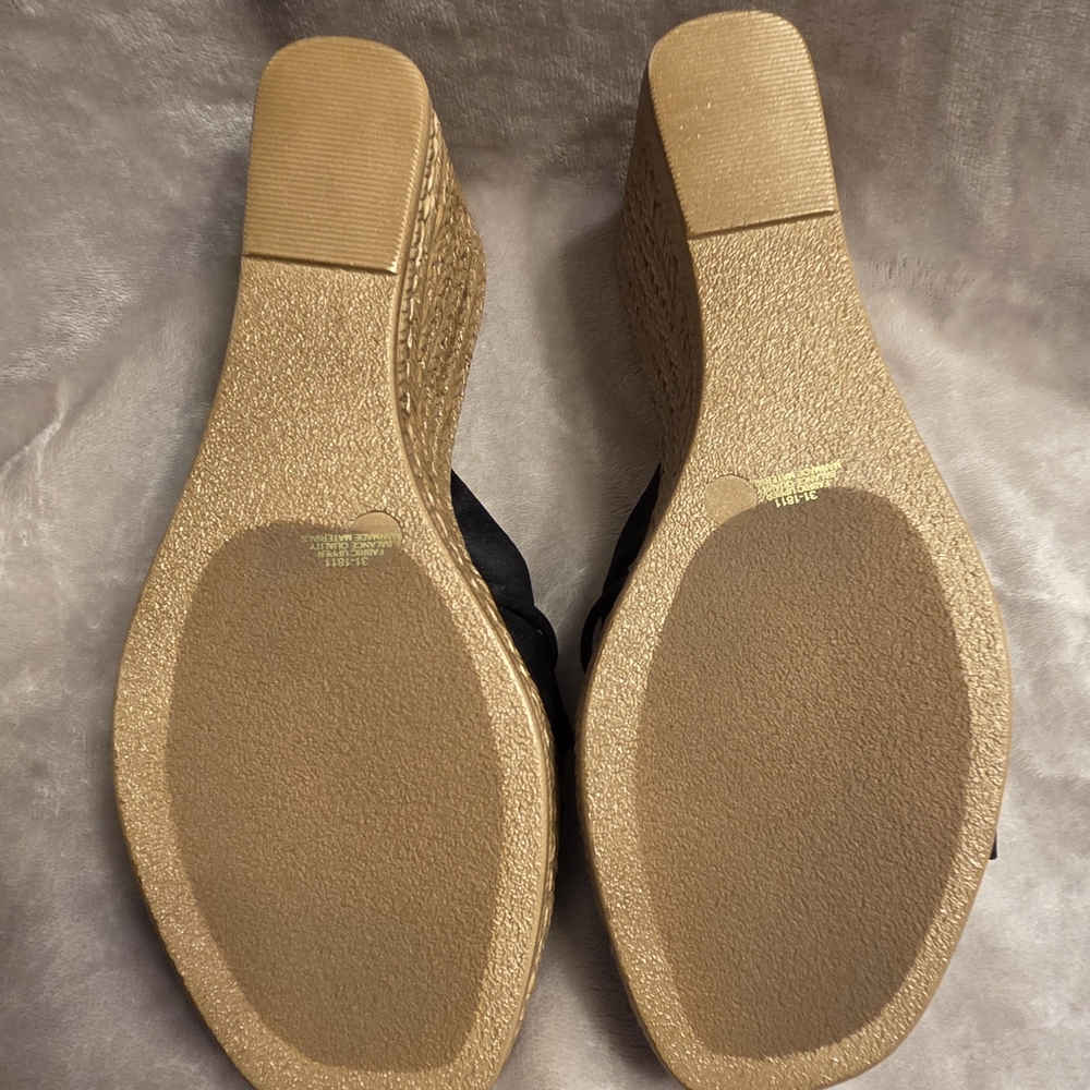 Tuscany Easy Street Ghita Black Crepe Wedge Sandal in Women's Size 10 - Picture 5 of 9
